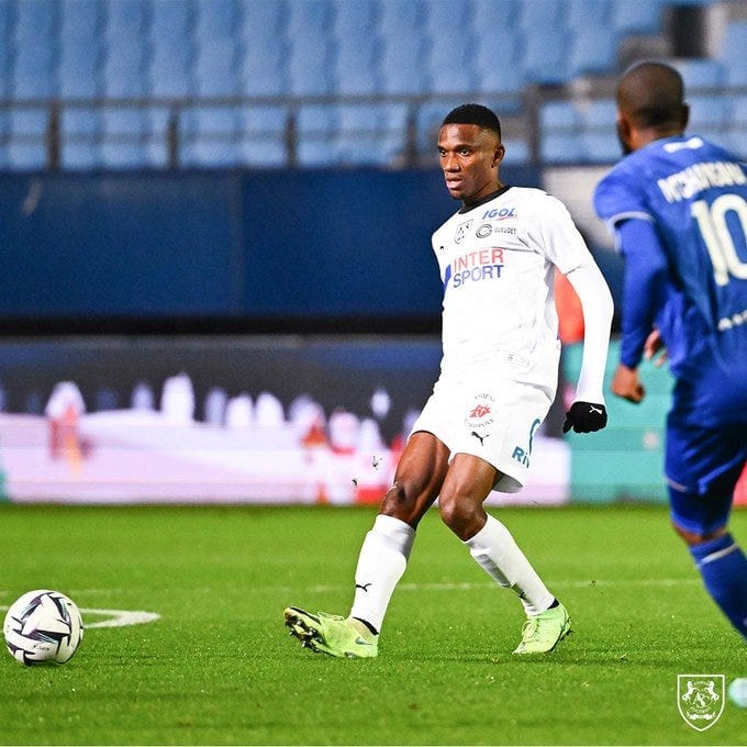 Report: Revolution Sign Mamadou Fofana Post feature image