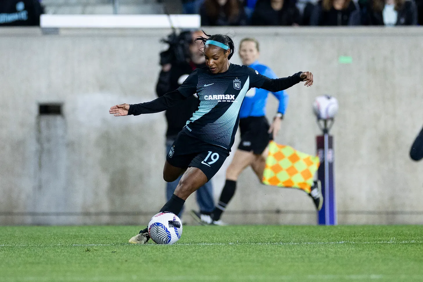 USWNT News: Crystal Dunn Announces Retirement From Professional Soccer Post feature image