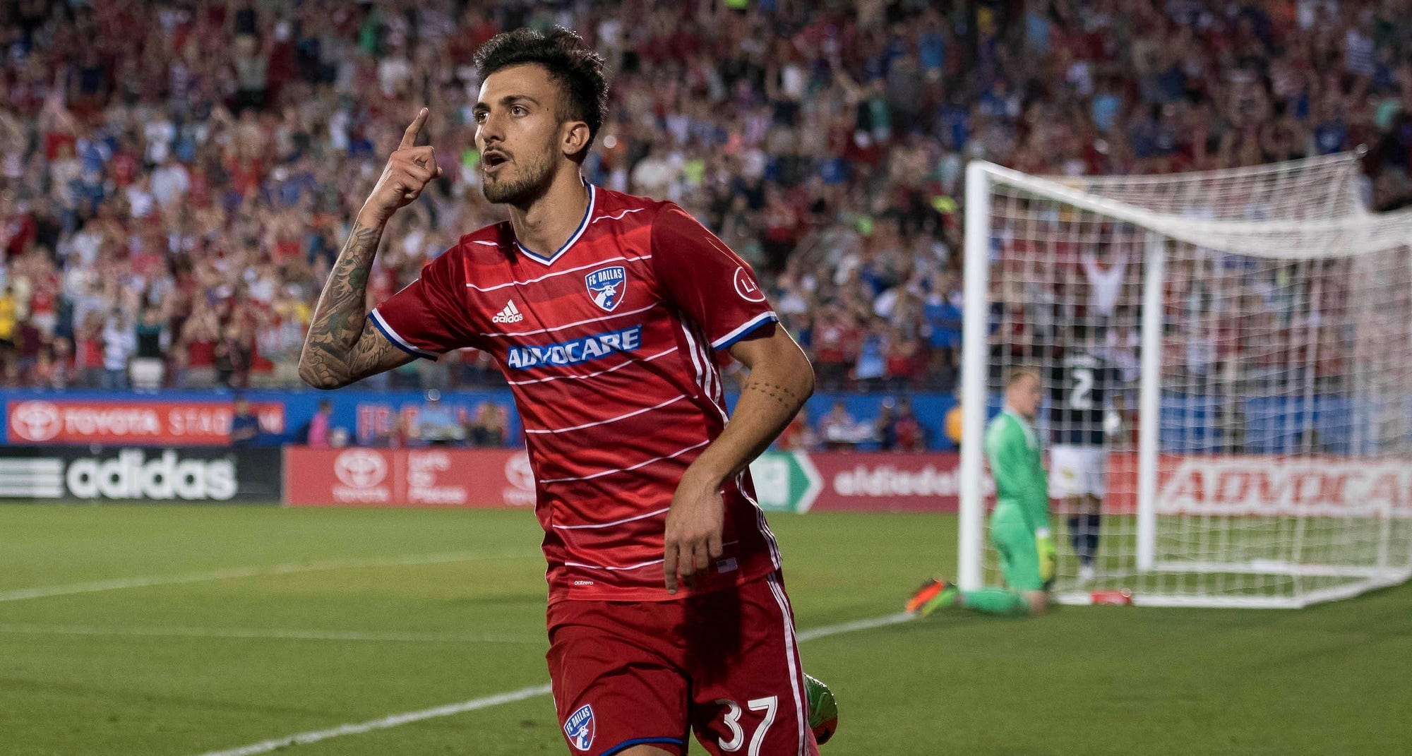 Revolution Sign Maximiliano "Maxi" Urruti  Post image